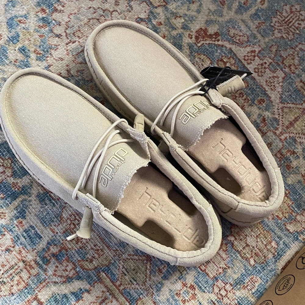 Heydude Wally in Beige - Size 9 NEW IN BOX